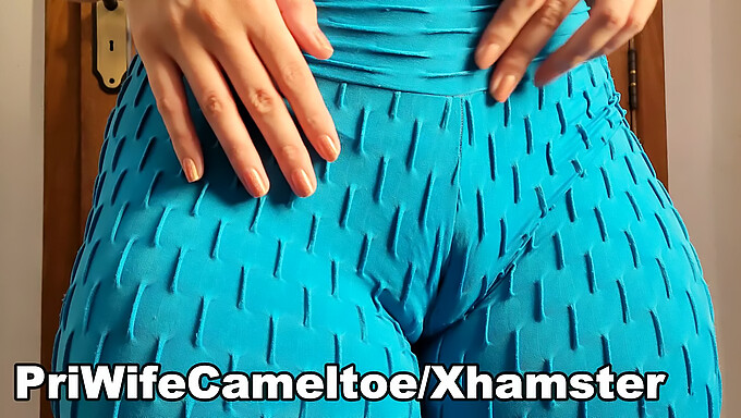 Remaja Amatir Memamerkan Cameltoe-Nya Di Legging Gym