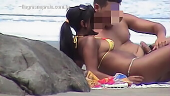 Un Couple Amateur Aime Se Faire Baiser La Chatte En Public